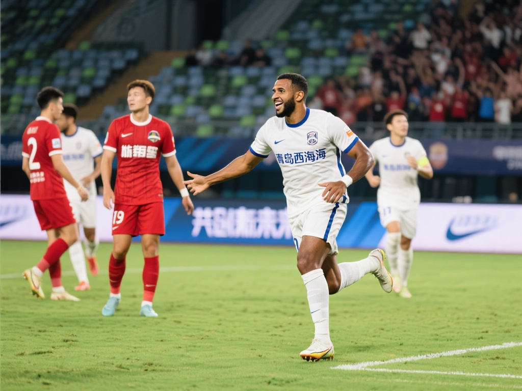 阿齐兹闪耀全场,青岛西海岸力克梅州客家 在最近的中超联赛中,一场精彩的对决吸引了